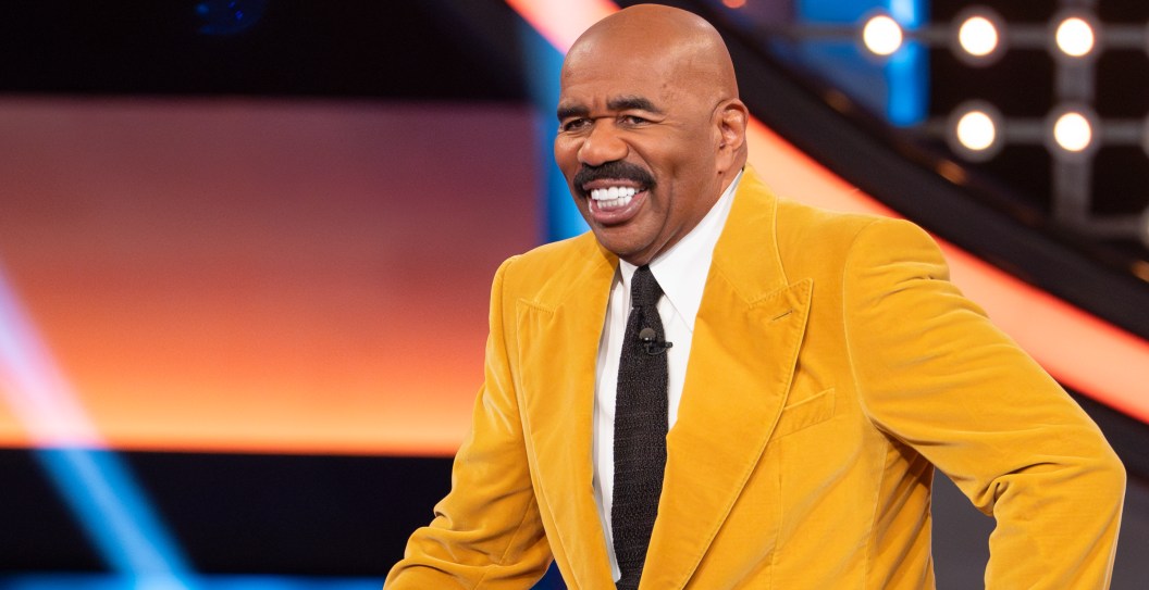 Family Feud' Fans Freak Out After News Article Falsely Claims Steve Harvey Passed Away - Wide Open Country